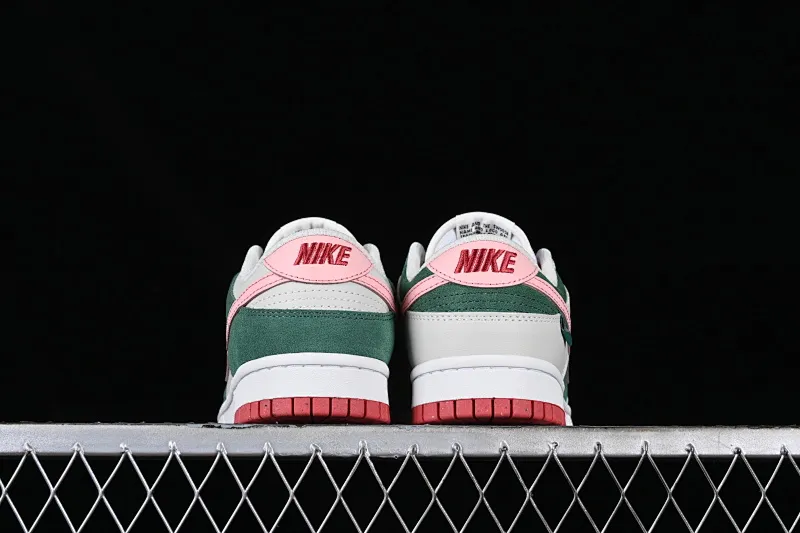 All Categories Nk SB Dunk Series Nk SB Dunk Low Low-top sneakers Nk Dunk Low "All Petals United" Sonorous Rose SB low-top casual sneakers FN8923-061